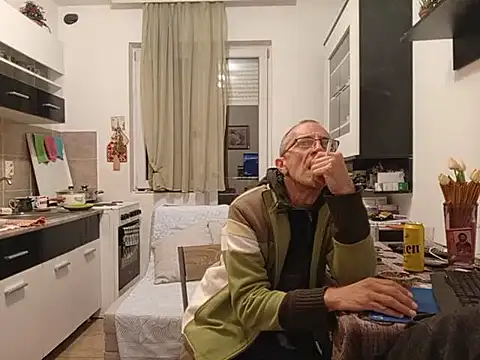 Snapshot of Jungen73 chatting on 10/03/25, 09:34 Jungen73 online show from 10/03/25, 09:34