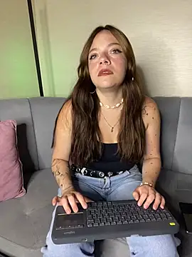 Emmily pink online show from 10/08/25, 03:37