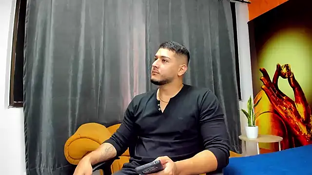 Snapshot of jasonshaw25 chatting on 11/15/25, 05:42 jasonshaw25 online show from 11/15/25, 05:42