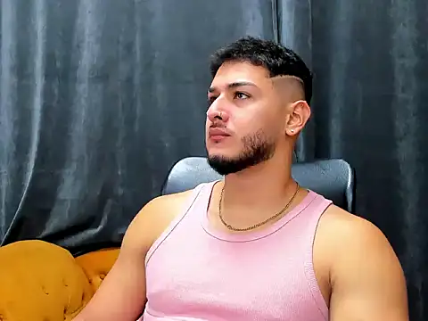 Snapshot of jasonshaw25 chatting on 12/17/25, 05:19 jasonshaw25 online show from 12/17/25, 05:19