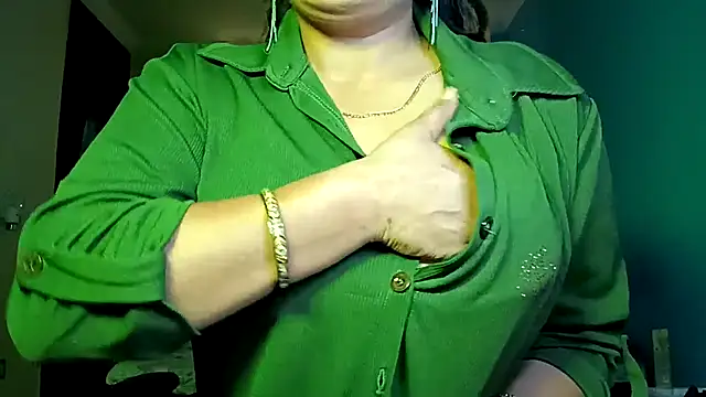 horny milf couple online show from 04/03/26, 07:01