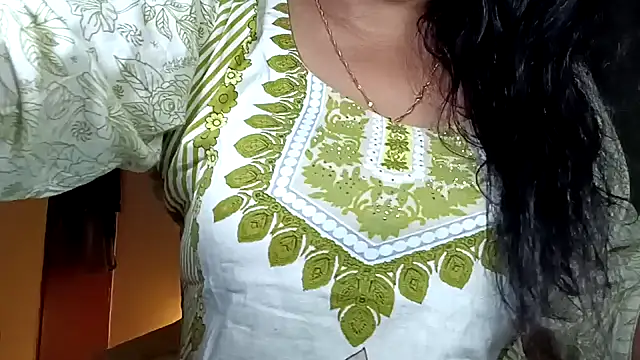 Snapshot of horny_milf_couple chatting on 06/10/26, 09:25 horny milf couple online show from 06/10/26, 09:25
