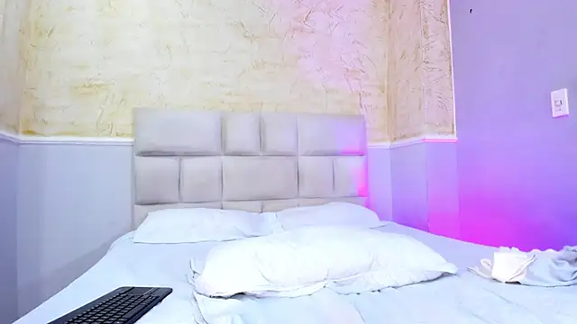 ScarletEvanss  online show from 10/15/25, 11:32