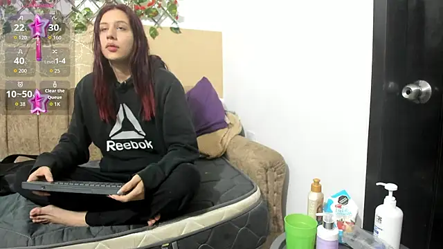 iisabella09 online show from 12/22/25, 07:22