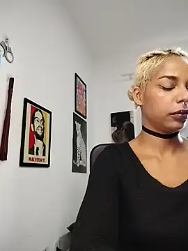 Helenoir online show from 03/12/26, 01:50