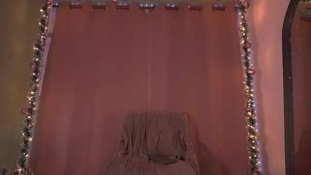 Snapshot of _issy chatting on 12/19/25, 06:42 issy online show from 12/19/25, 06:42