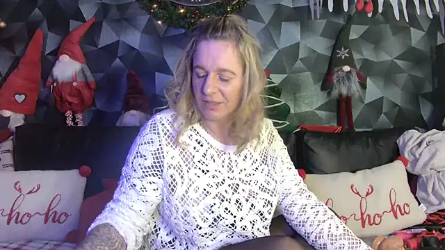 Delichieuse5 online show from 12/13/25, 08:25