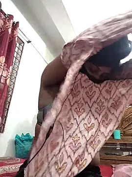 Snapshot of Queen-Any chatting on 10/20/25, 06:19 Queen-Any online show from 10/20/25, 06:19