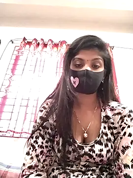 Snapshot of Queen-Any chatting on 11/12/25, 02:45 Queen-Any online show from 11/12/25, 02:45