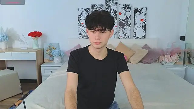 Snapshot of Cute_Mike chatting on 10/18/25, 06:16 Cute Mike online show from 10/18/25, 06:16