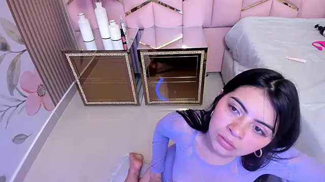 Laia 18 online show from 11/30/25, 12:36