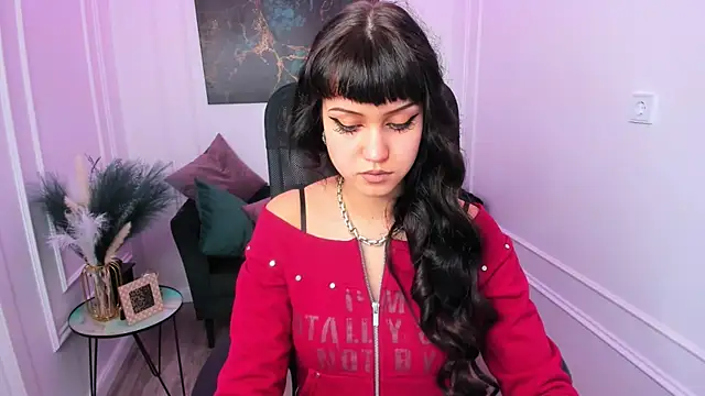 TiffanyYounge online show from 04/06/26, 12:06