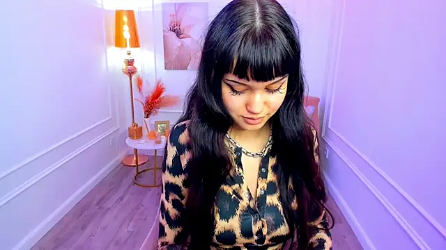 TiffanyYounge online show from 04/07/26, 12:16