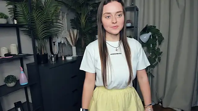 ThelmaJusto online show from 10/18/25, 03:46