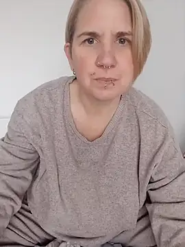 Snapshot of LaceyWestxx chatting on 10/07/25, 10:34 LaceyWestxx online show from 10/07/25, 10:34