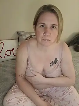 Snapshot of LaceyWestxx chatting on 03/04/26, 06:25 LaceyWestxx online show from 03/04/26, 06:25