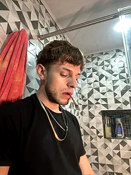 noah red online show from 10/12/25, 02:10