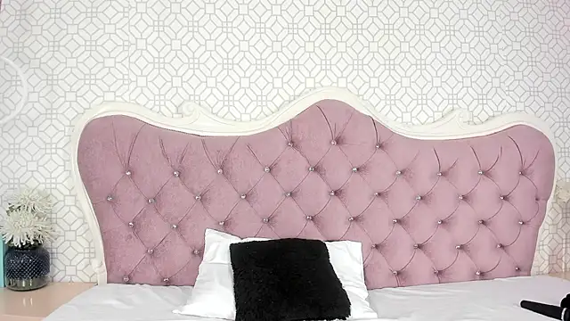 MarcelaCortes online show from 04/18/26, 09:48