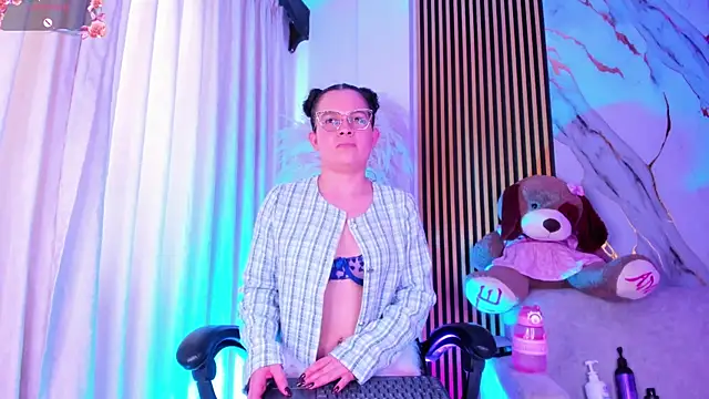 alejagarcia  online show from 05/22/26, 08:36