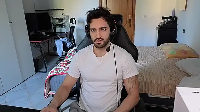 Al3xox02 online show from 02/18/26, 10:22