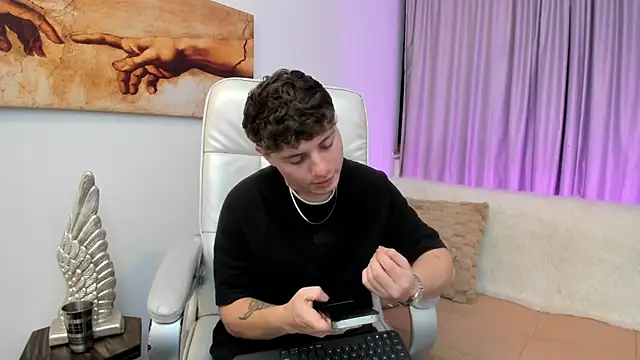 Leoo Miller online show from 11/05/25, 04:23