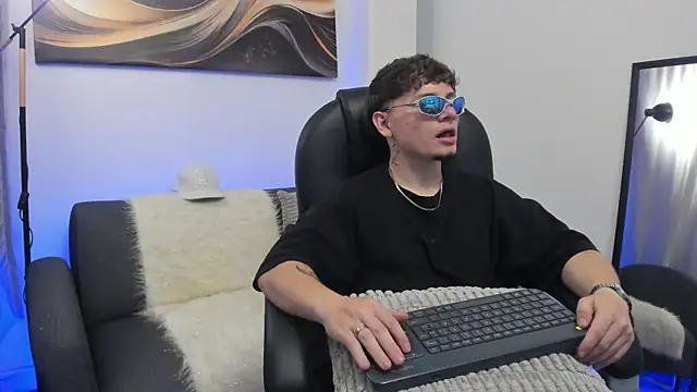 Leoo Miller online show from 01/06/26, 04:27