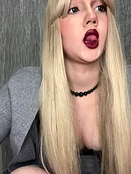 Snapshot of Darling_Bri_ chatting on 11/09/25, 04:16 Darling Bri online show from 11/09/25, 04:16