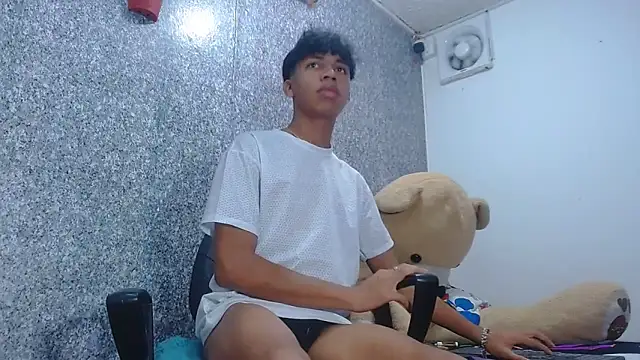 sexyboys cutex18 online show from 04/10/26, 02:06