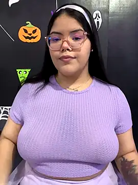 GabrielleMarsh1 online show from 10/28/25, 02:04