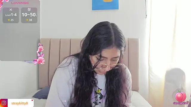 LoveLyy- online show from 10/27/25, 08:57