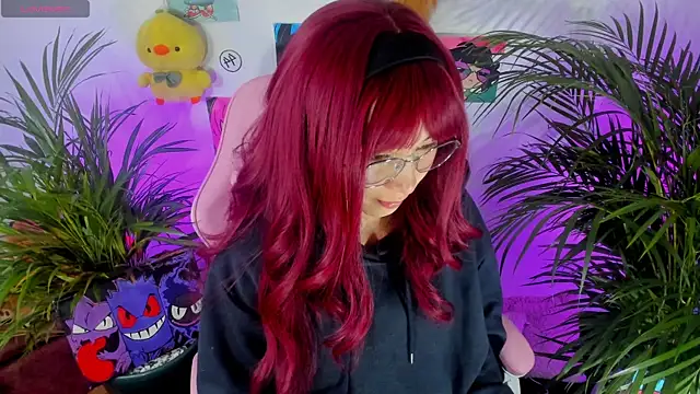 Snapshot of aiko_o0 chatting on 10/25/25, 10:45 aiko o0 online show from 10/25/25, 10:45