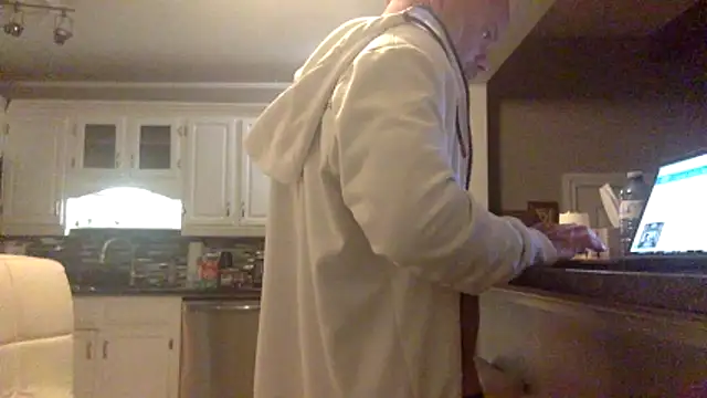 Snapshot of Muscledick40 chatting on 02/03/26, 06:40 Muscledick40 online show from 02/03/26, 06:40