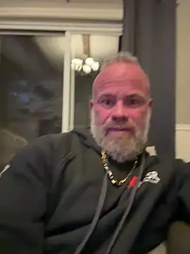 Snapshot of Muscledick40 chatting on 03/04/26, 06:19 Muscledick40 online show from 03/04/26, 06:19