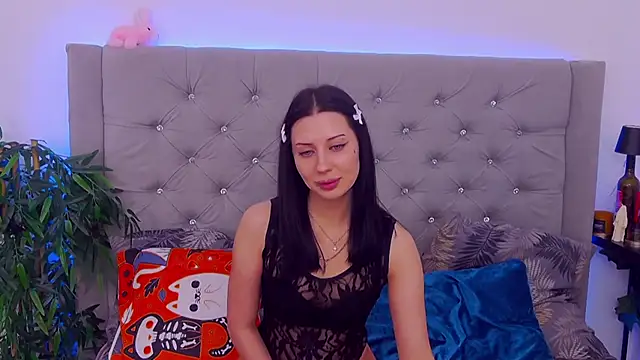 Snapshot of MaeAnna chatting on 11/02/25, 04:37 MaeAnna online show from 11/02/25, 04:37