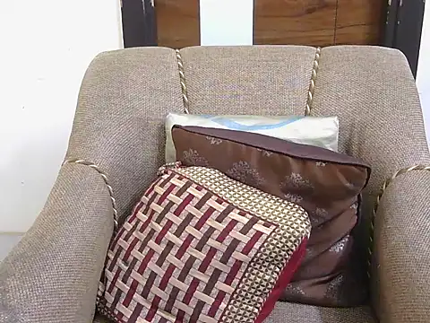 cute zaraa online show from 12/15/25, 04:28