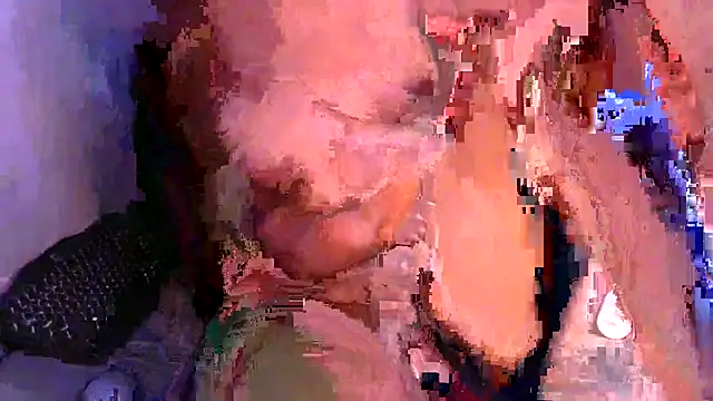 Snapshot of WildnWetMilfX36 chatting on 12/14/25, 05:29 WildnWetMilfX36 online show from 12/14/25, 05:29