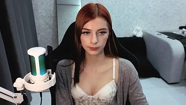 Snapshot of kitti_sweett chatting on 10/06/25, 05:21 kitti sweett online show from 10/06/25, 05:21