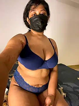 Snapshot of Monica__Bellucci__ chatting on 11/23/25, 02:06 Monica Bellucci online show from 11/23/25, 02:06