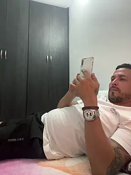 Snapshot of JX7NOVA chatting on 10/17/25, 10:12 JX7NOVA online show from 10/17/25, 10:12