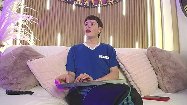 Snapshot of JackFrosst chatting on 10/20/25, 12:27 JackFrosst online show from 10/20/25, 12:27