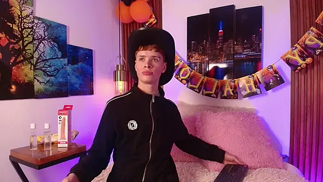 Snapshot of JackFrosst chatting on 10/30/25, 12:28 JackFrosst online show from 10/30/25, 12:28