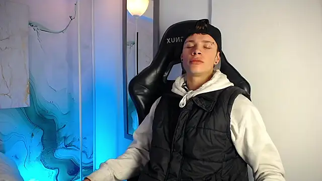 Snapshot of JackFrosst chatting on 03/21/26, 12:32 JackFrosst online show from 03/21/26, 12:32