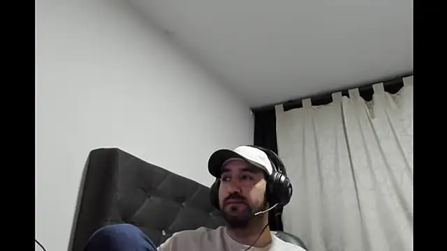 coolfriki online show from 04/11/26, 05:34