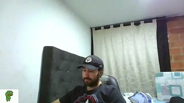 Snapshot of coolfriki chatting on 07/12/26, 01:29 coolfriki online show from 07/12/26, 01:29