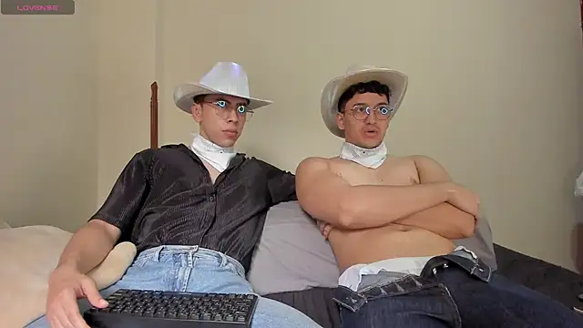 Snapshot of HeyJake_ chatting on 10/31/25, 06:20 HeyJake online show from 10/31/25, 06:20