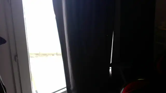 Snapshot of Liroow chatting on 03/21/26, 08:19 Liroow online show from 03/21/26, 08:19