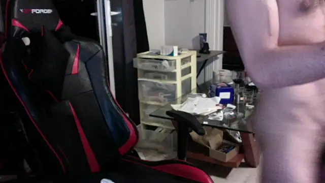 Snapshot of Liroow chatting on 03/24/26, 02:05 Liroow online show from 03/24/26, 02:05