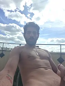 Snapshot of Liroow chatting on 04/16/26, 01:23 Liroow online show from 04/16/26, 01:23