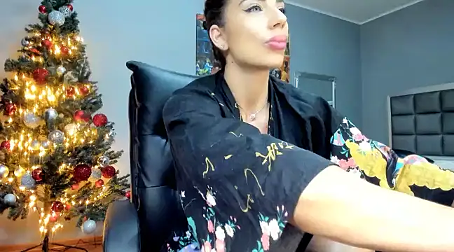 Alesyamuscledollxh online show from 12/18/24, 09:40