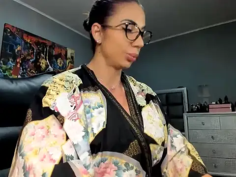 Alesyamuscledollxh online show from 11/28/25, 08:33